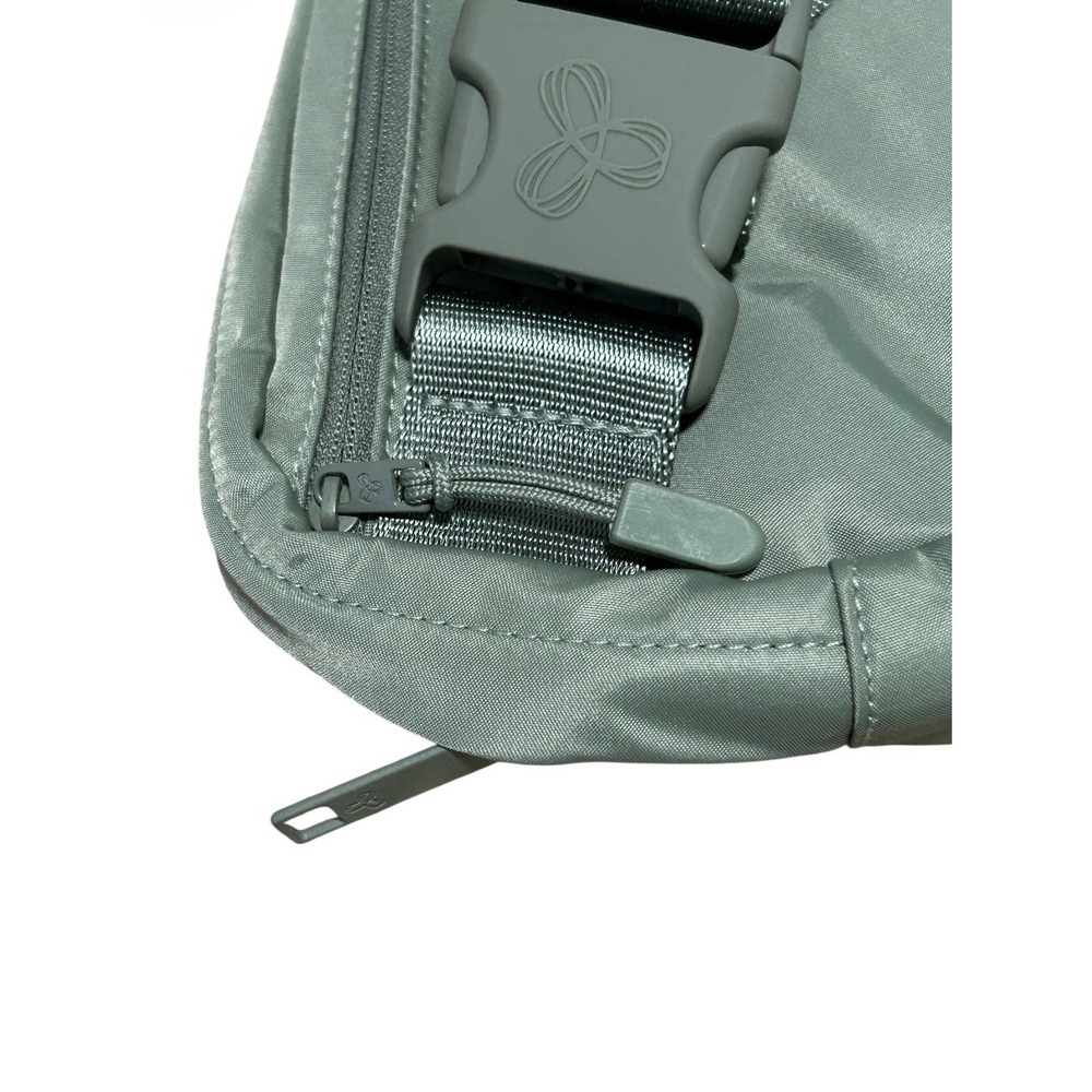 Aritzia TnAction On-The-Way Exposed Belt Bag Green NWOT WaterRepellent Crossbody - Picture 5 of 8